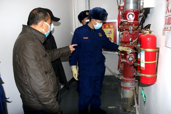 新疆阿克苏:16支消防技术服务队 助力打赢疫情防控阻击战