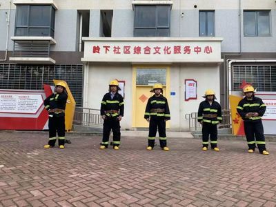 安全宣传栏】岭下社区组织微型消防站队员消防训练_技能